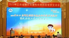 社区卫生服务中心的张叶群分享了该中心预防接种门诊情况