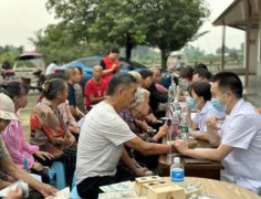 医务人员积极宣传和科普中医医学常识和健康养生知识