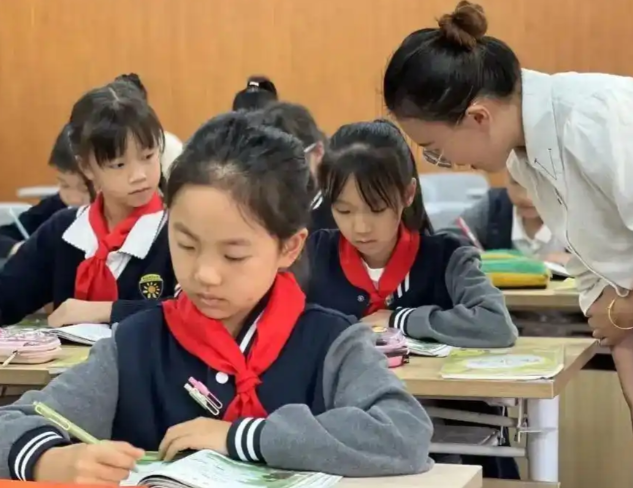 以教育教育思维研讨中心为依托进一步深化教育教育思维的研讨 以教育教育思维研讨中心为依托进一步深化教育教育思维的研讨