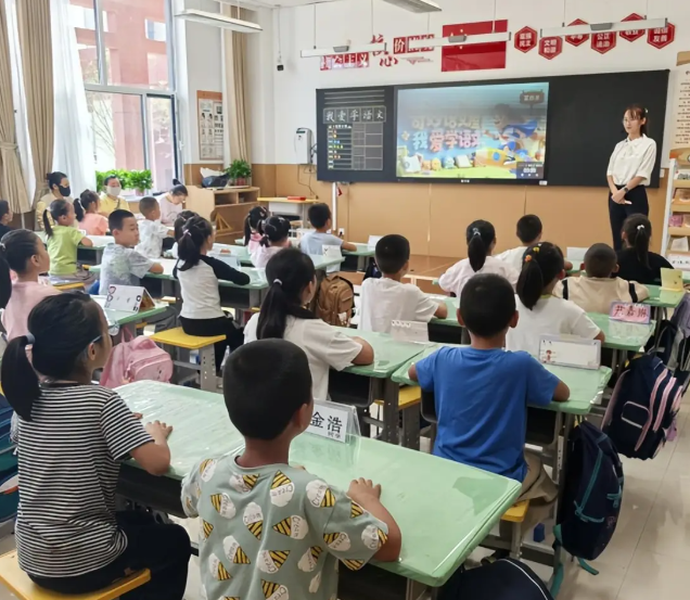 文学教育重视培育学生的艺术档次审美品格和人文情怀